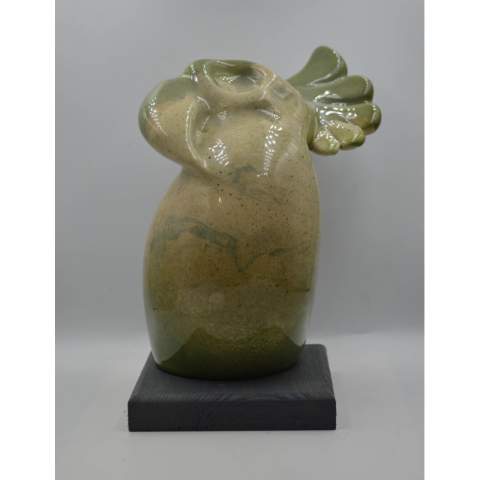 Sculpture “Last Parrot” (2024) | Roland Kościółek – glazed ceramic macaw