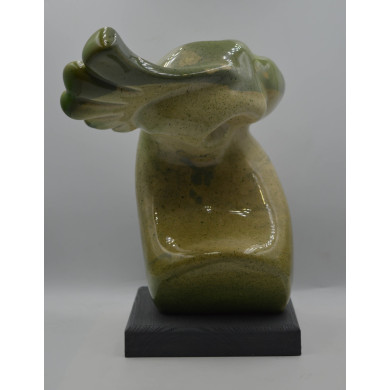 Sculpture “Last Parrot” (2024) | Roland Kościółek – glazed ceramic macaw