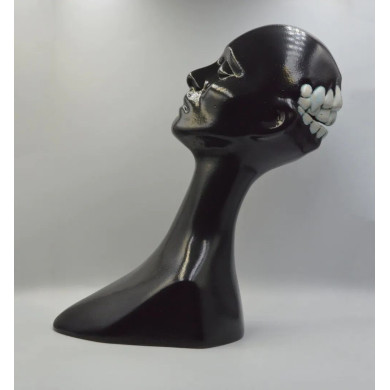 Sculpture “Moon Lady” (2023) | Roland Kościółek – glazed ceramic, 27×14×30 cm