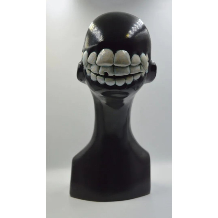 Sculpture « Moon Lady » (2023) | Roland Kościółek – céramique émaillée, 27×14×30 cm