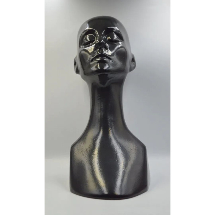 Rzeźba „Moon Lady” (2023) | Roland Kościółek – ceramika szkliwiona, 27×14×30 cm