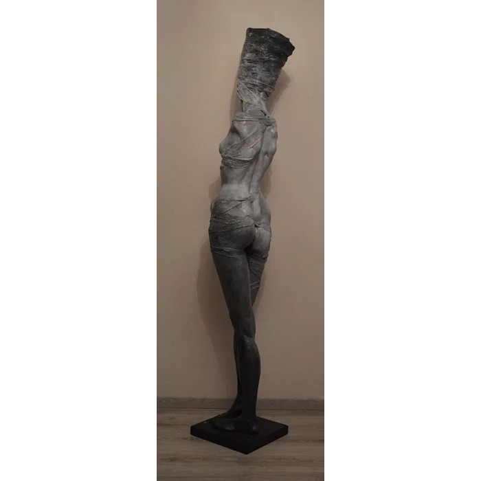 Sculpture « Silence in red (White) » (2024) | Roland Kościółek – résine acrylique, 197 cm