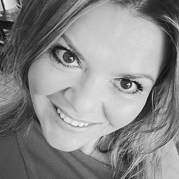 Malina Wieczorek – polska malarka łącząca sztukę konceptualną, minimalizm i abstrakcję