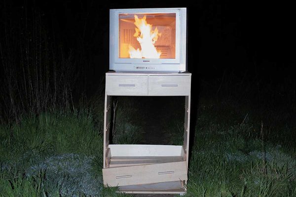 Wystawa Z Popiołów w Zachęcie Plomien  wystawa zachęta